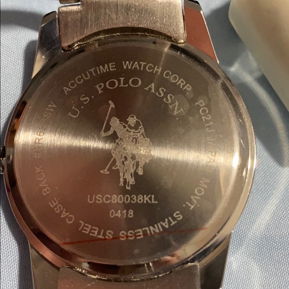 WATCH - Picture 3 of 4